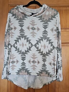 Hooked Up by IOT Neutral Aztec Hooded Long-Sleeve Top